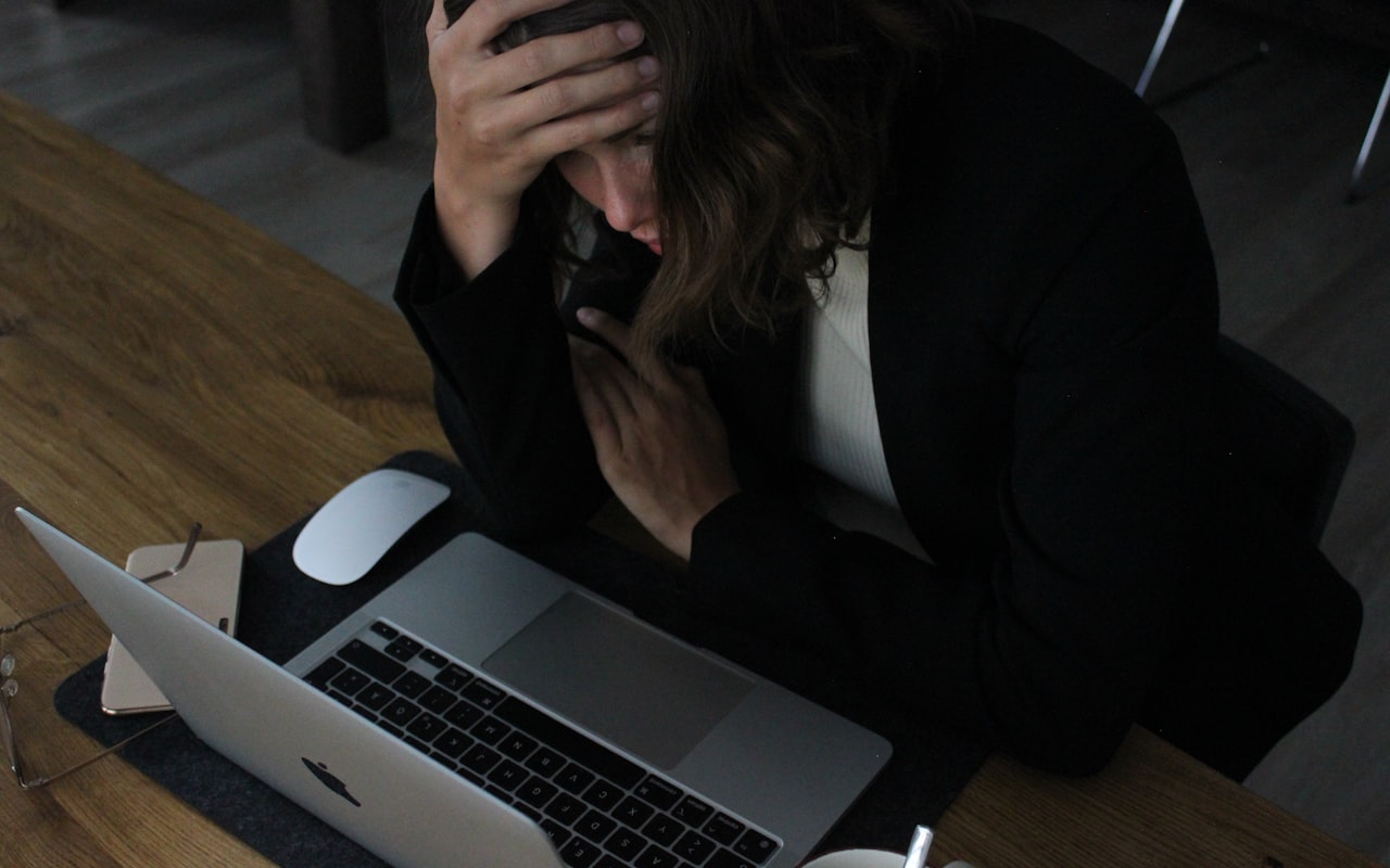 Advisor unable to take a call while meeting a client